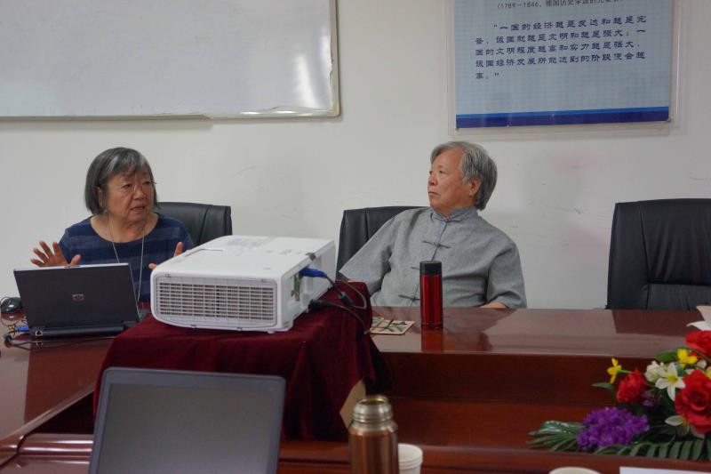 台湾学者徐泓教授和王芝芝教授来所学术交流